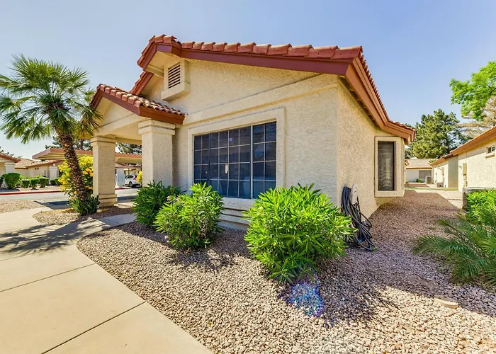 Pool Access! Extended Snowbird Escape In